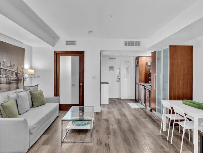 Building Photo - 1052 Ocean Dr