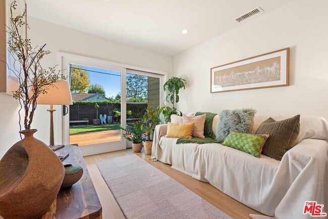 Building Photo - 11314 Homedale St