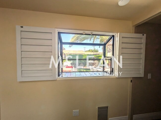 Building Photo - 511 Calle Roca