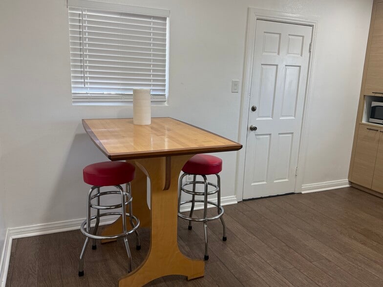 Dining room - 2305 E Spaulding St