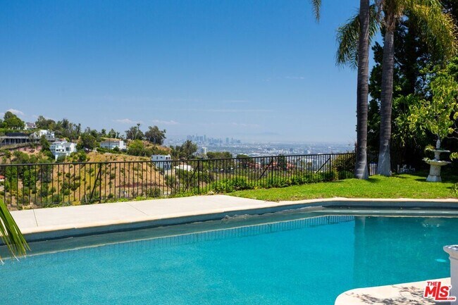 Building Photo - 1622 Tower Grove Dr