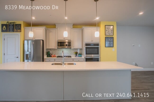 Building Photo - 8339 Meadowood Dr