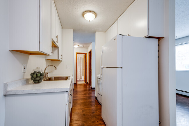 2600 Bryant Avenue S - 1BR, 1BA - 550SF - Unit 1 Kitchen - 2600 Bryant Ave S