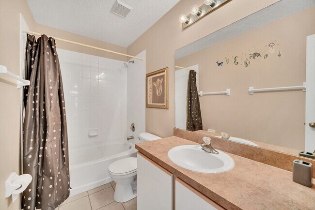 Building Photo - Partially Furnished 6 bedroom/5 Bath home