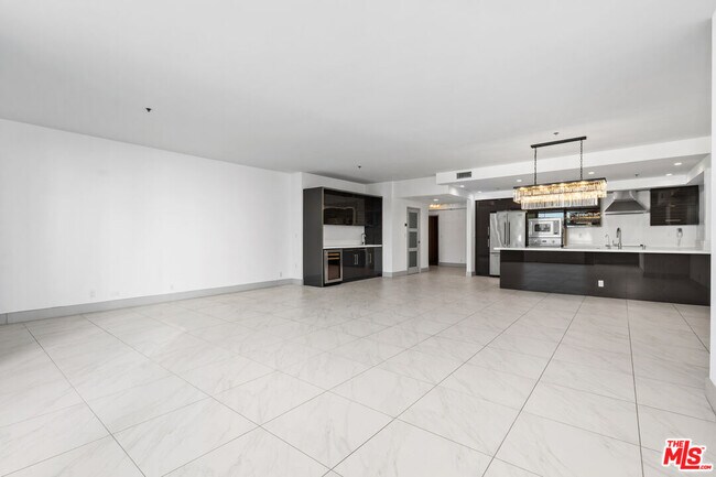 Building Photo - 10660 Wilshire Blvd