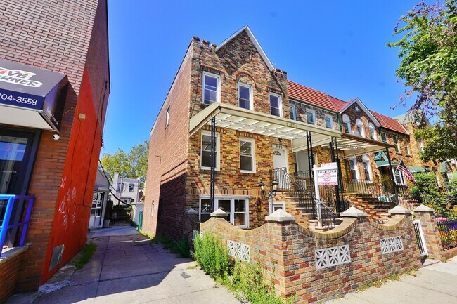 Building Photo - 2076 Coyle St