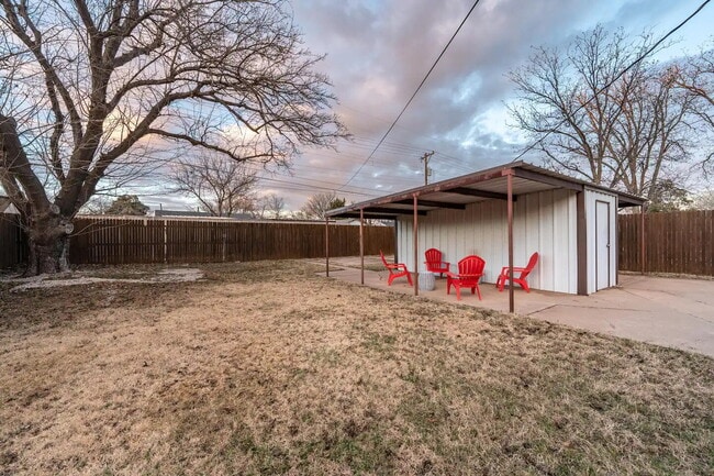 Building Photo - Move In Special of half off the first mont...