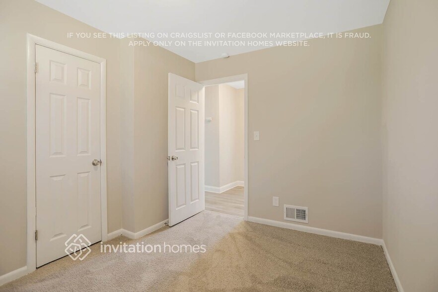 Building Photo - 883 Meadow Rock Dr