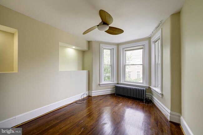 Building Photo - 2827 11th St NW