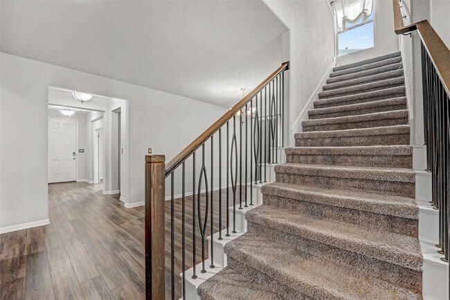 Building Photo - 6709 Golden Bough Ln