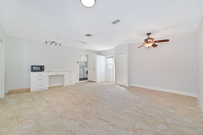 Building Photo - 4 Bed/ 2 Bath ~ Single Family Pool Home in San Carlos Park!