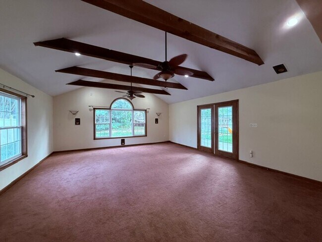 Building Photo - 2788 Pinewood Dr