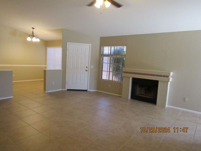 Building Photo - Single Story 3 bedroom 2 Bath with Private...