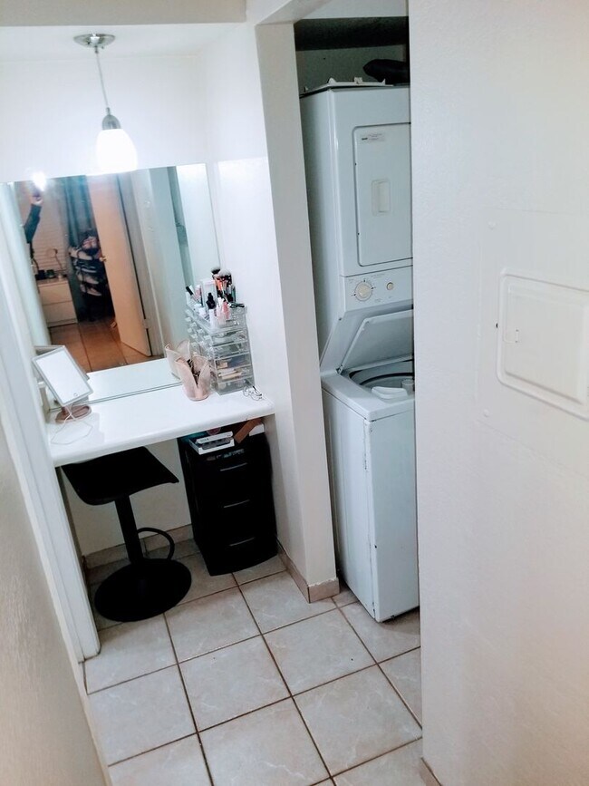 Building Photo - 1 Bed, 1 Bath. Condo! Next to the Heart of NAU Campus!  - Students & Cats OK!! NO Dogs! Avail. Ma...