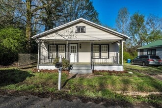Building Photo - Charming Renovated 2BR Home – Full of Char...