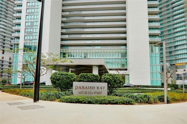 Building Photo - 650 NE 32nd St