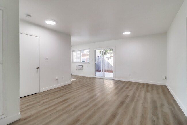 Building Photo - Hurlbut