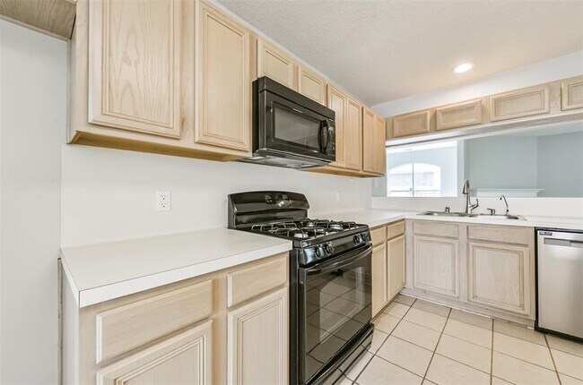 Building Photo - 14622 Bladenboro Dr