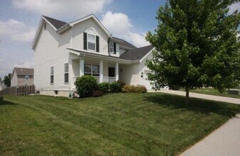 Building Photo - 2425 Larchmont Dr