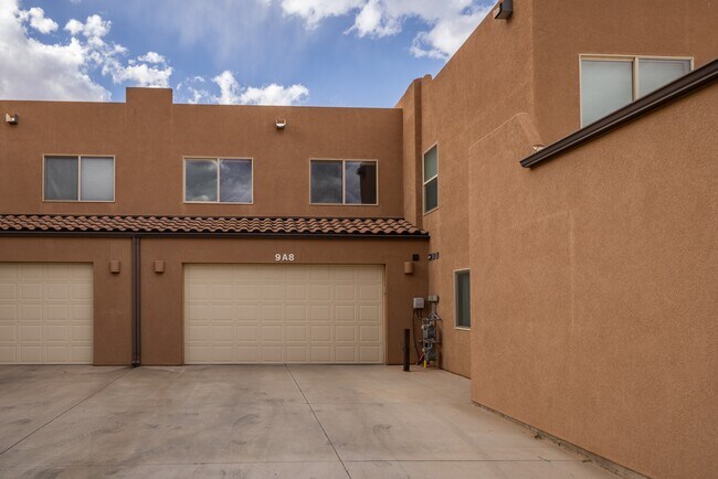 Building Photo - 3862 Desert Willow Cir