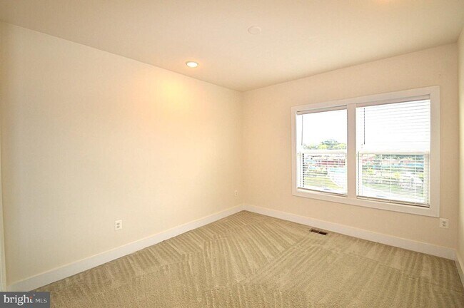 Building Photo - 44878 Tiverton Sq