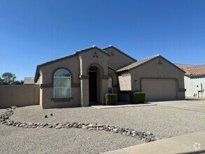 Building Photo - SINGLE LEVEL 4 BEDROOM HOME IN THE HEART O...
