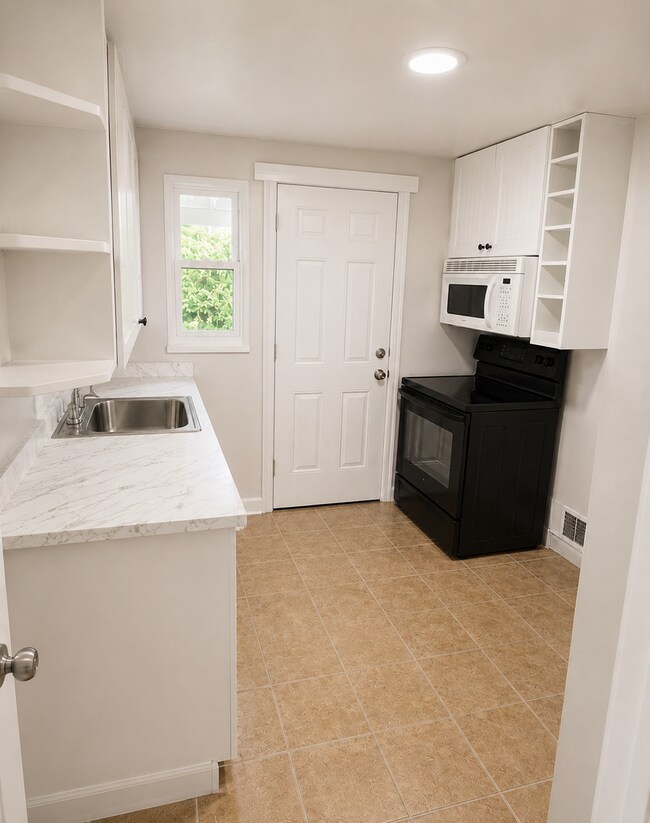 Building Photo - For Rent: Updated 2 Bedroom Townhouse in Carrick $1,400/Month