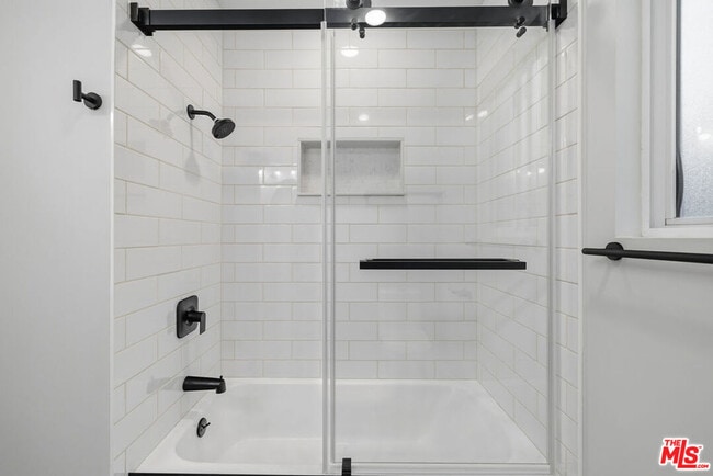 Building Photo - 10557 Reseda Blvd