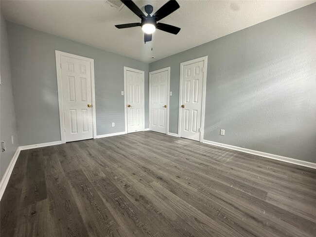 Building Photo - 502 Ave F