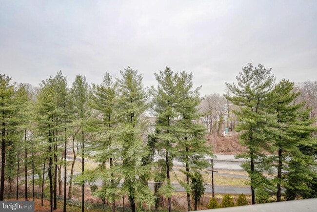 Building Photo - 3800 Powell Ln