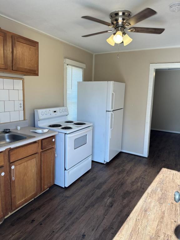 Building Photo - 804 Ave I