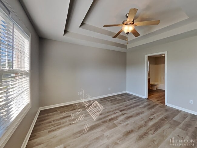 Building Photo - 431 Palamino Ln
