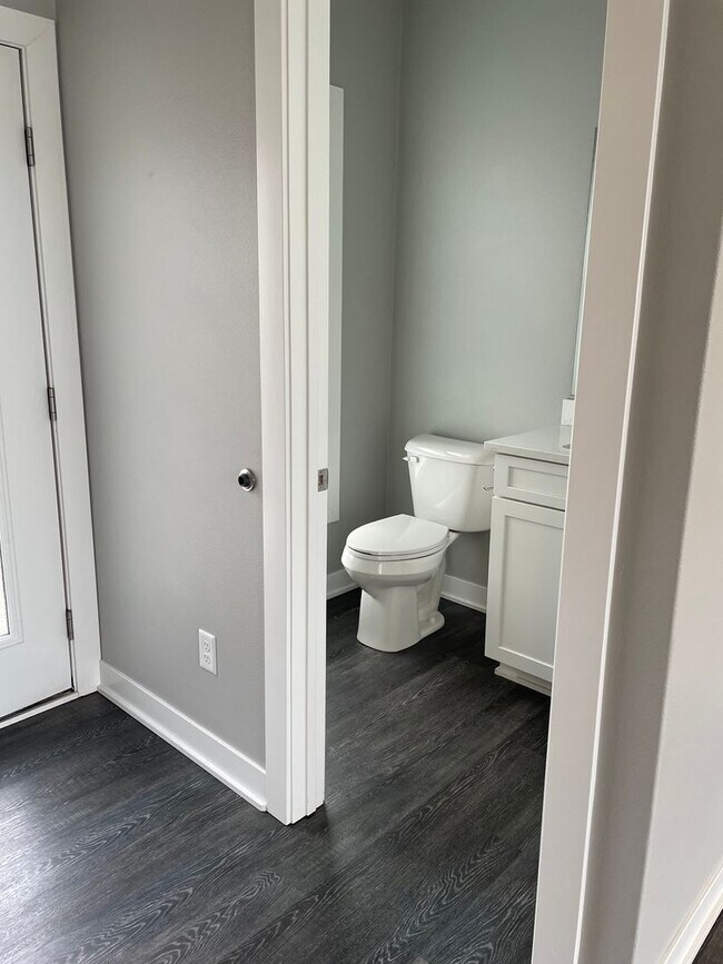 Building Photo - Beautiful newer home in West Des Moines - Waukee School Dist!