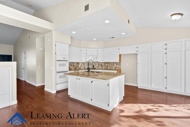 Building Photo - 25627 Shaw Pl