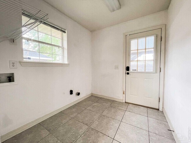 Building Photo - 7136 Fitzpatrick Rd