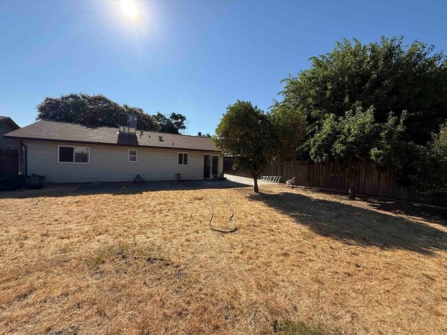 Building Photo - Elk Grove 3 Bed 2 Bath