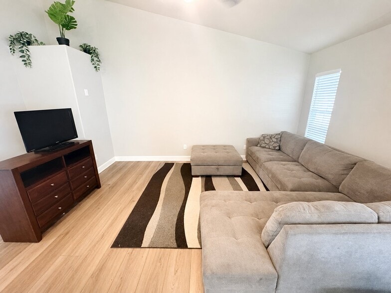 Building Photo - 4955 Thrush Hill Dr
