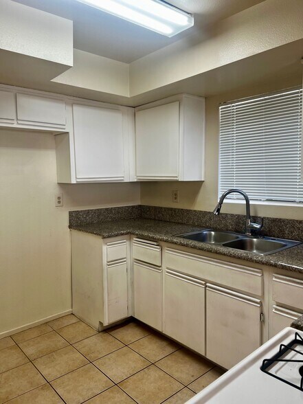 Building Photo - 235 N Verdugo Rd