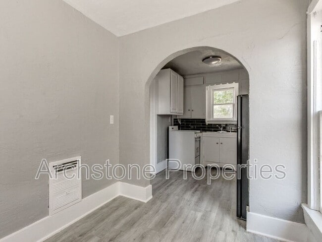 Building Photo - 4407 N Military Ave