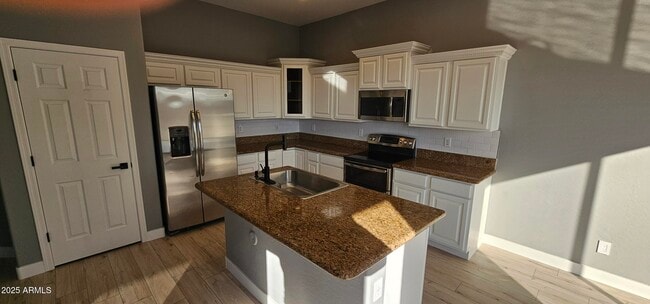 Building Photo - 17913 W Desert View Ln