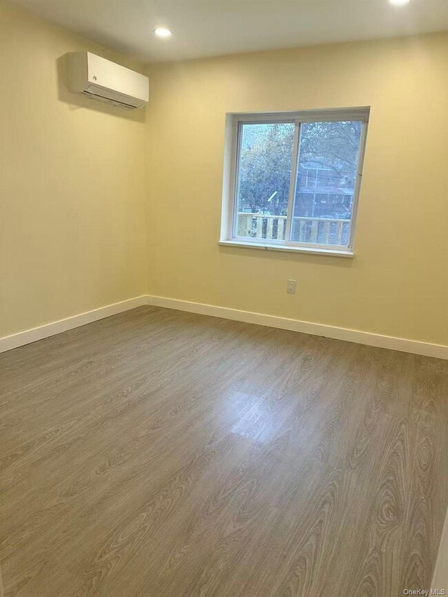 Building Photo - 39-17 Greenpoint Ave