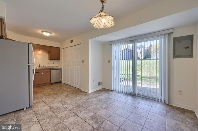 Building Photo - 1902 Pin Oak Dr