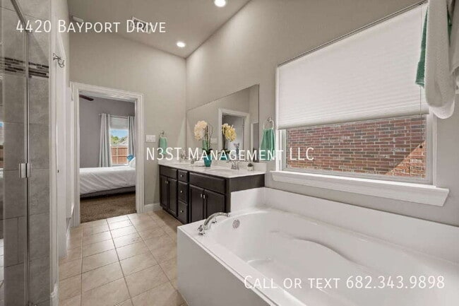 Building Photo - 4420 Bayport Dr