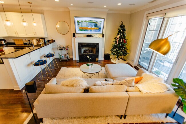 Building Photo - 843 W Fletcher St