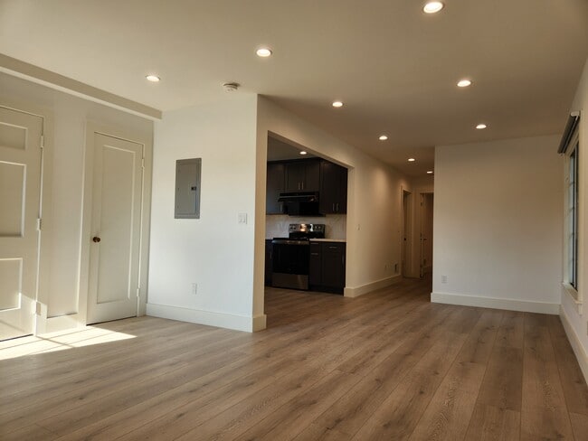 Building Photo - 530 Richmond St