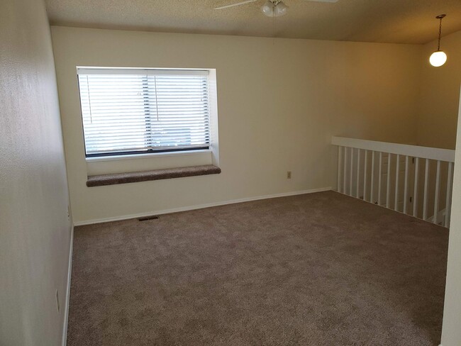Building Photo - 4075 Dolphin Cir