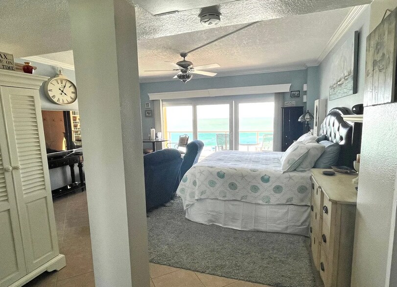 Building Photo - 880 Mandalay Ave