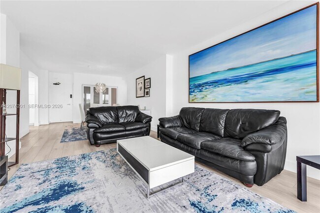 Building Photo - 300 Bayview Dr