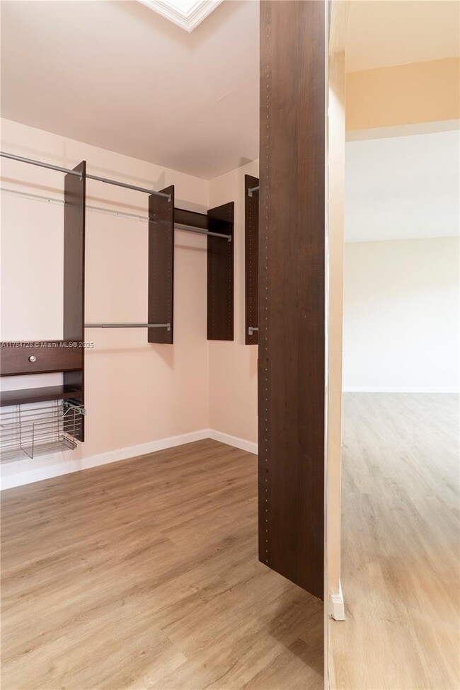 Building Photo - 1306 Banyan Way