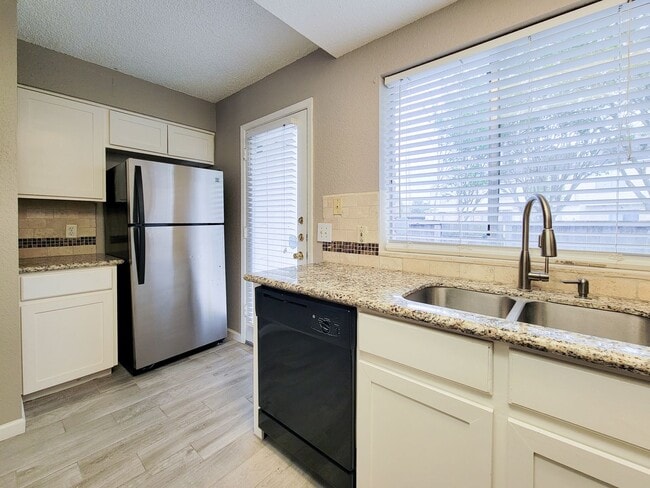 Building Photo - Welcome to This Charming Townhome Nestled ...